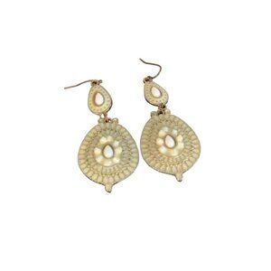 🌸3/$15🌸Pair of 2" Hanging Gold and White Earrings